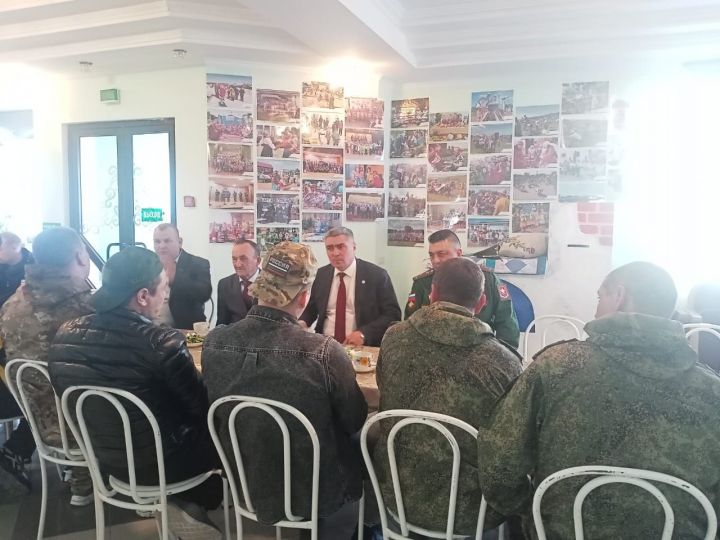 Глава района Наиль Вазыхов встретился с защитниками Отечества