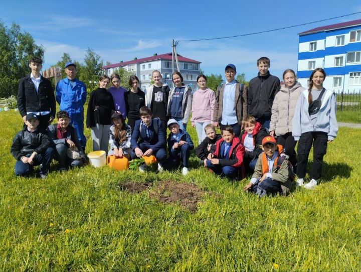 Камскоустьинская школа присоединилась к акции «Сад Памяти»