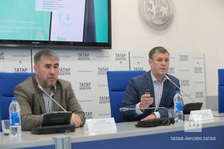 Казанда тавыш ярдәмендә татарча һәм русча тәрҗемә итә торган онлайн тәрҗемәче ясыйлар