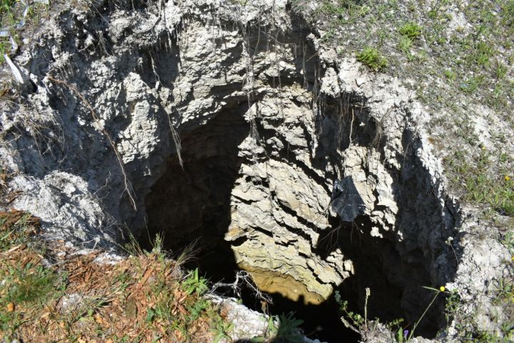 В Верхнем Услоне образовался новый карстовый провал