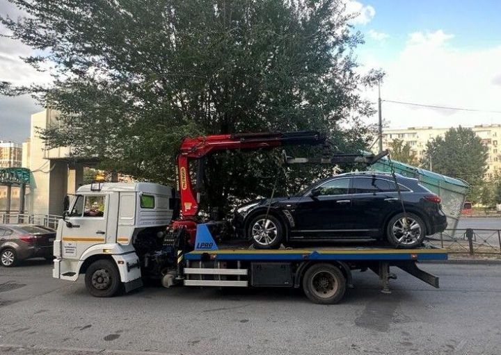 Приставы арестовали Infiniti у казанца