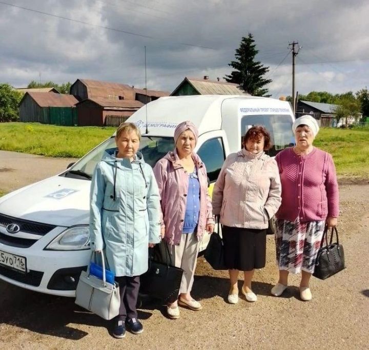 В районе продолжается работа по доставке сельских жителей старше 65 лет в медицинские учреждения