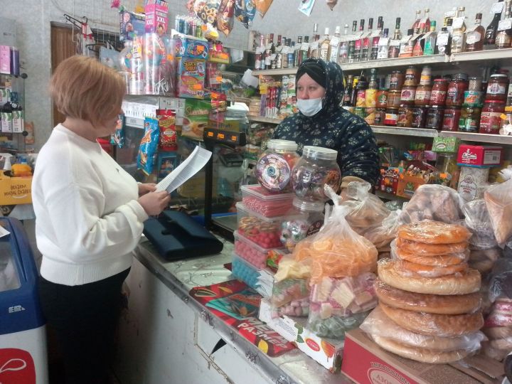 Проведена профилактическая работа в торговом объекте в Камском Устье