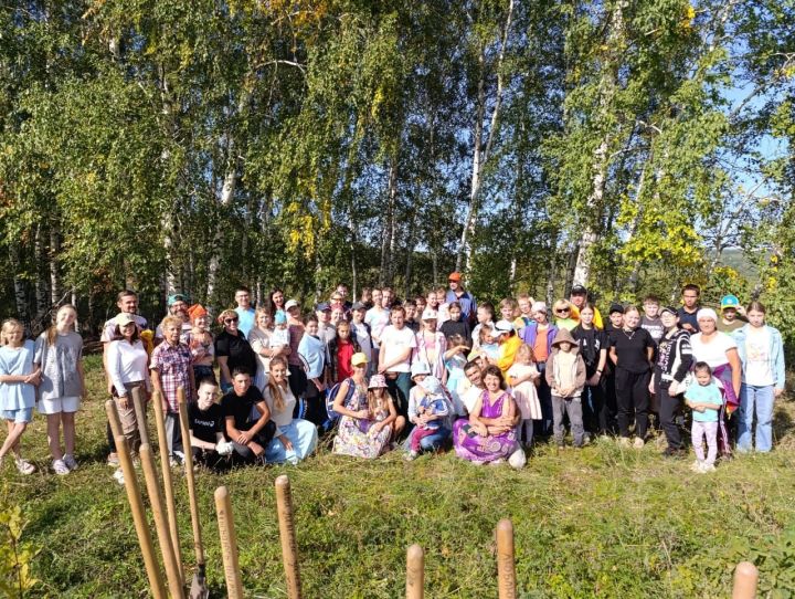 В Антоновке рожают детей, сажают леса и радуются жизни