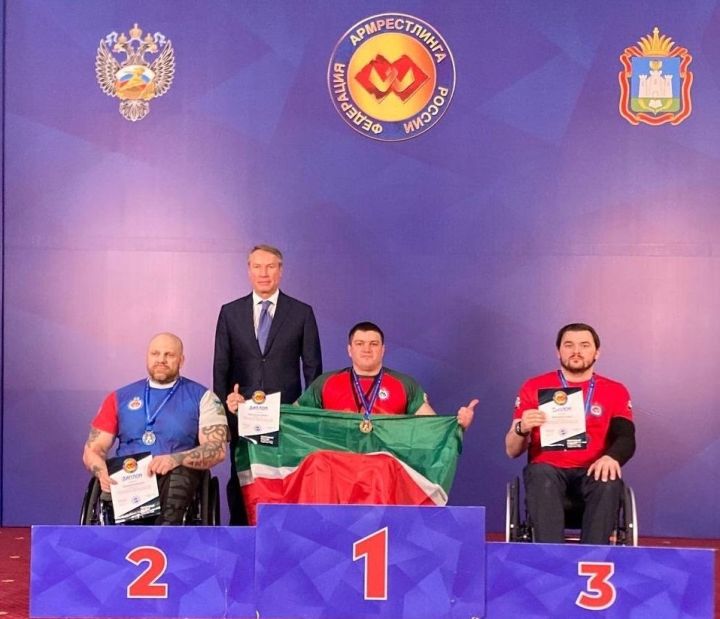 Динар Мифтахов одержал победу на Всероссийских соревнованиях по армреслингу