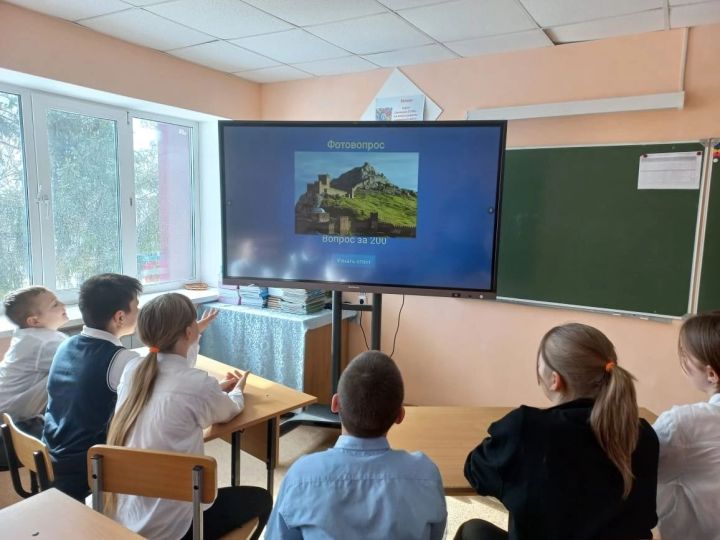 В Затонской школе прошли мероприятия, посвященные воссоединению Крыма с Россией
