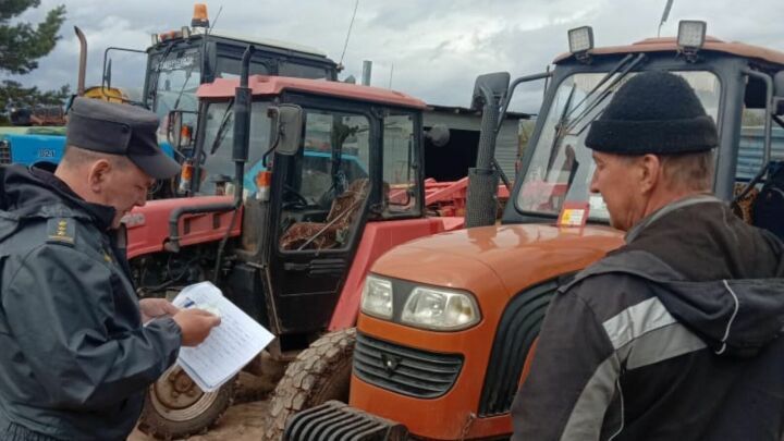 Фермер из Камского Устья может лишиться тракторов из-за долга перед знакомым