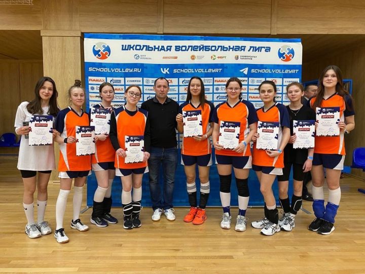 Камскоустьинские волейболистки завоевали бронзу на республиканском турнире