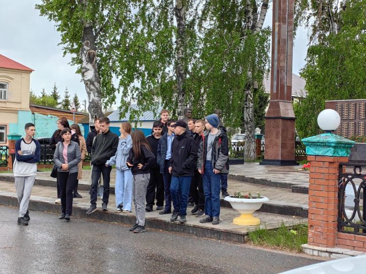Вчера для школьников Камского Устья играл настоящий оркестр