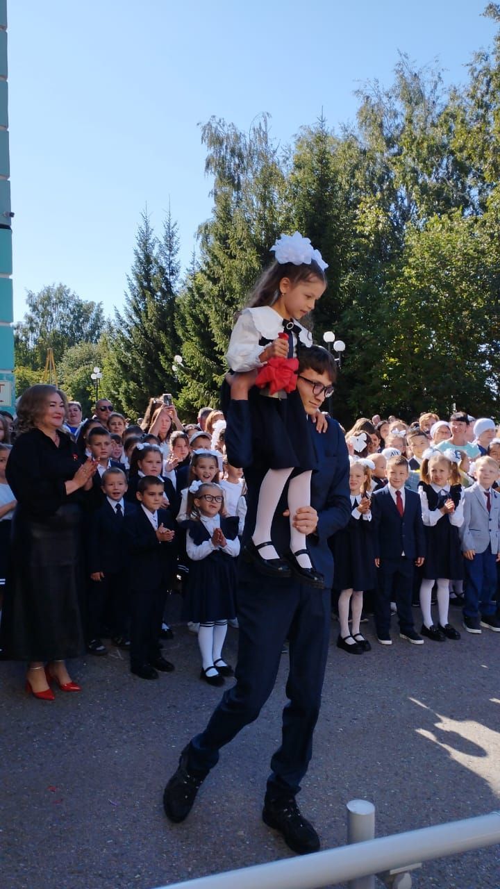 Для камскоустьинских школьников прозвенел звонок