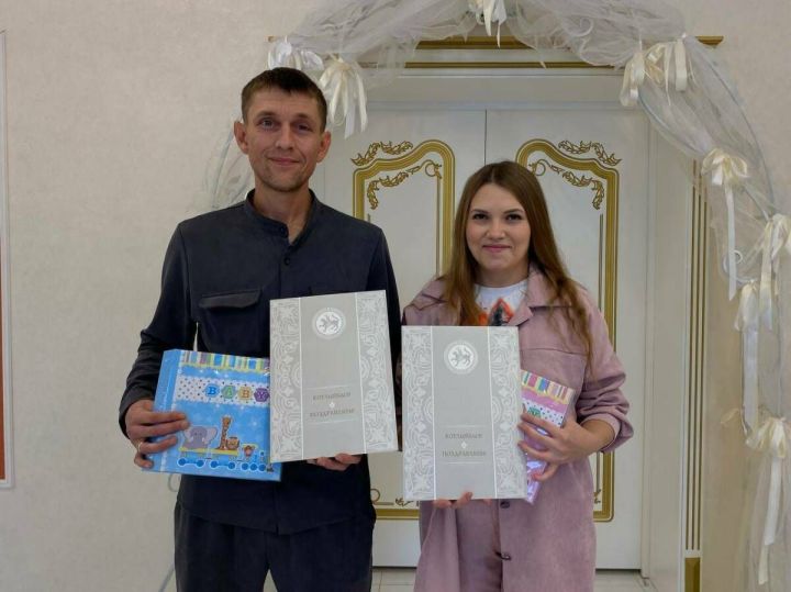 В Татарстане семья во второй раз стала родителями двойняшек