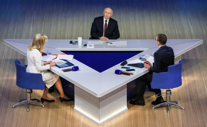 Президент России Владимир Путин на прямой линии рассказал о мерах поддержки культуры и языков народов России