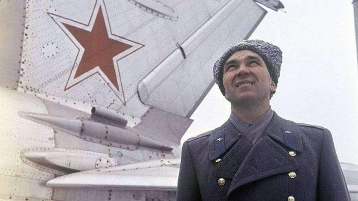 В Казани увековечили память легендарного летчика-испытателя Георгия Мосолова