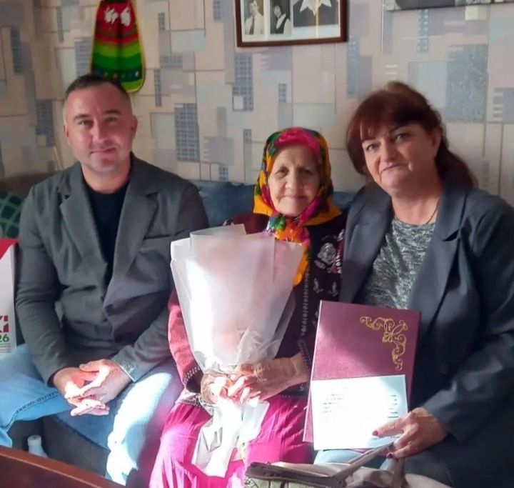 95-летний юбилей отметила жительница Куйбышевского Затона Валентина Савосина