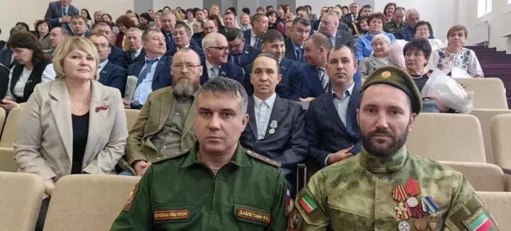 Эту награду вручали под бурные аплодисменты