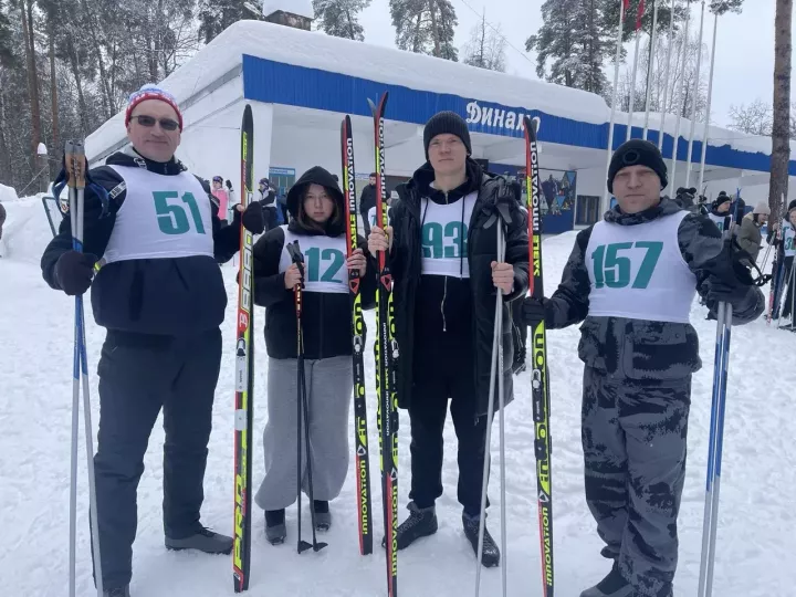 Полицейские из Камского Устья на лыжне