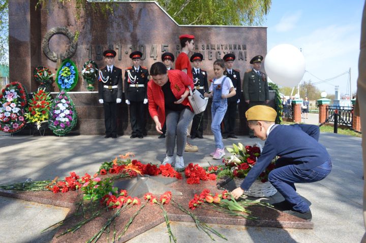 Поздравление от районного совета ветеранов жителям Камско-Устьинского района