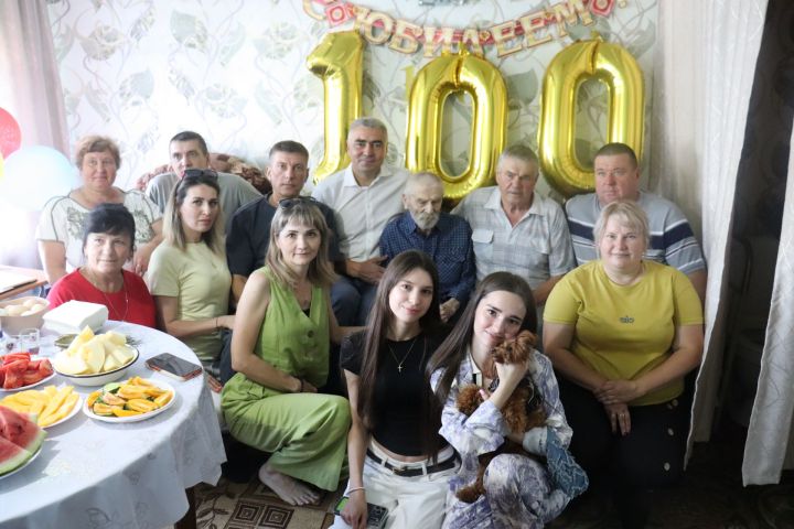 Вековой юбилей празднует ветеран из Камско-Устьинского района