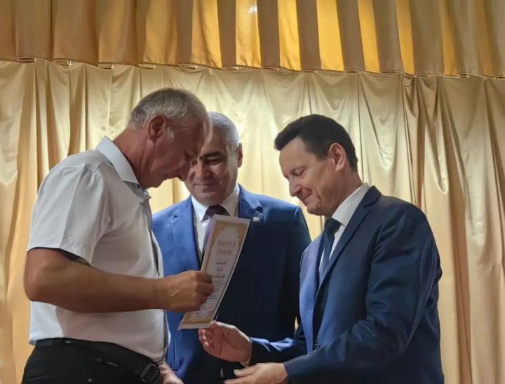 Пять педагогов Камско-Устьинского района удостоены высоких наград