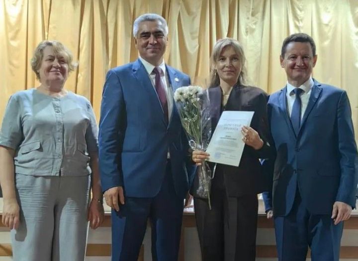 В зале не было учителя, который не получил награду