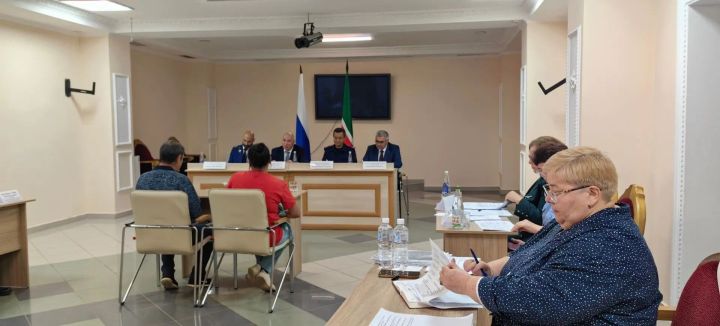 Прием граждан в Камском Устье продлился более трех часов