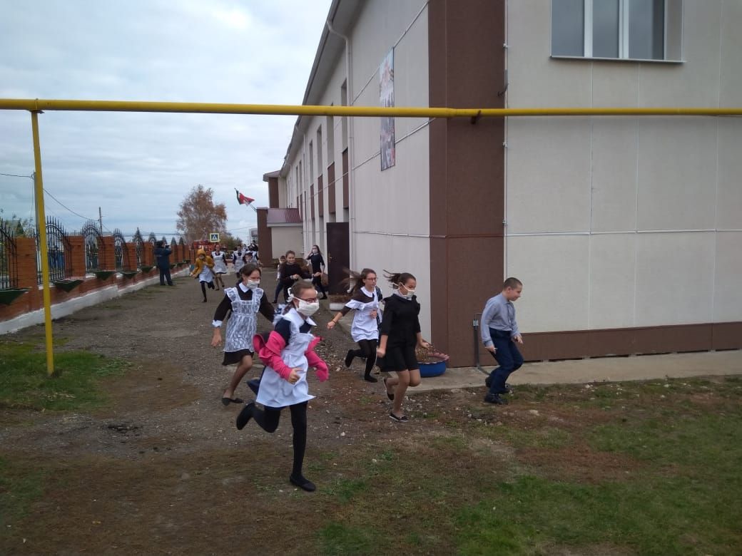 123 человека было эвакуировано в Камско-Устьинской татарской школе