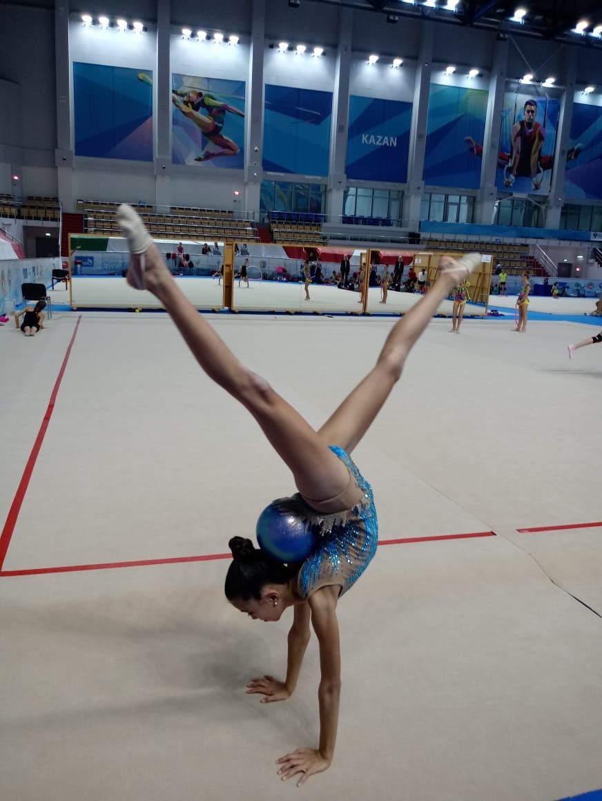 Видео: третий день в Казани идут соревнования по художественной гимнастике