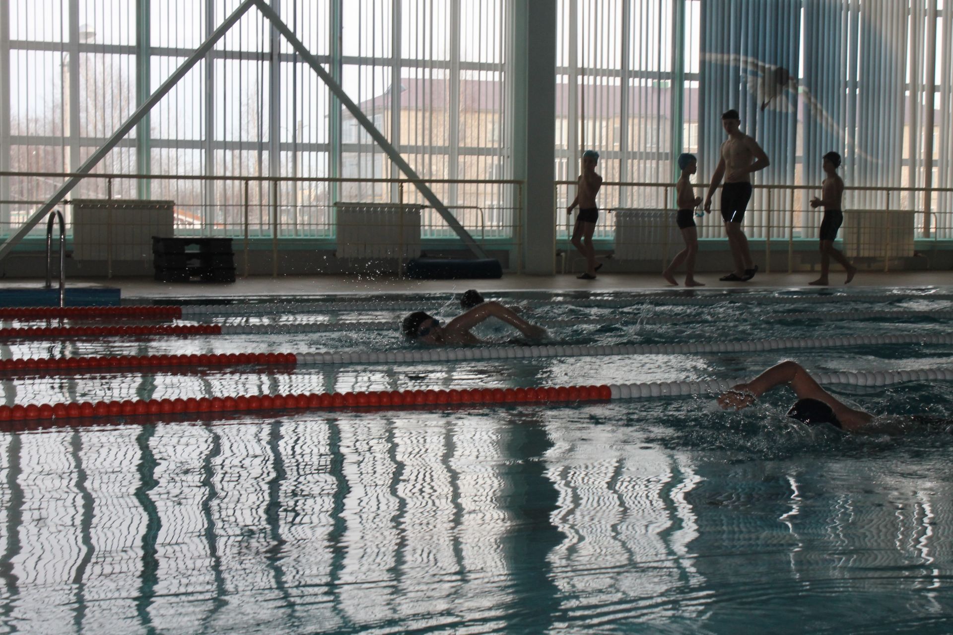 Сегодня в Камском Устье прошли районные соревнования по плаванию (Большой фоторепортаж)