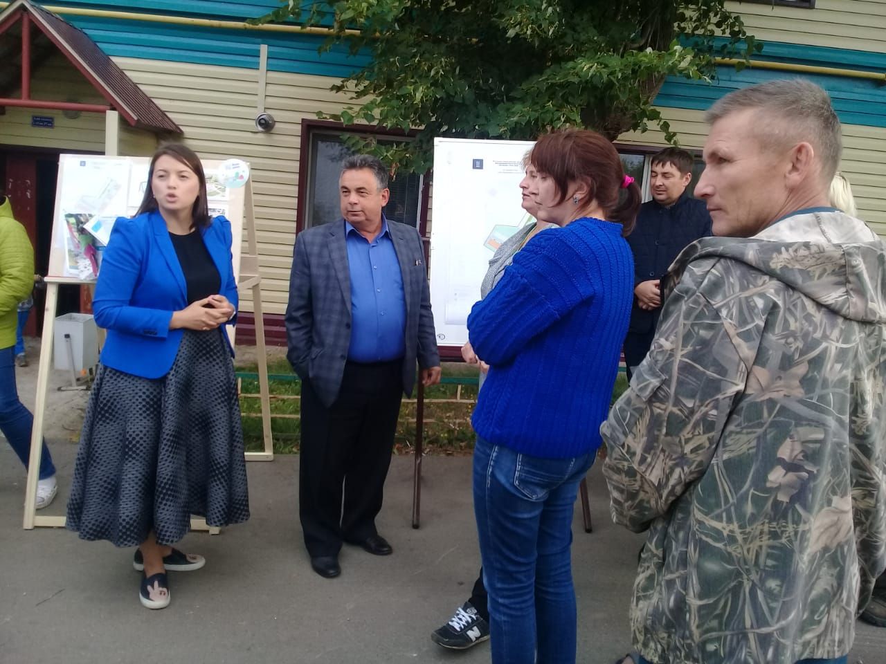 Жители Камского Устья решали каким будет их двор