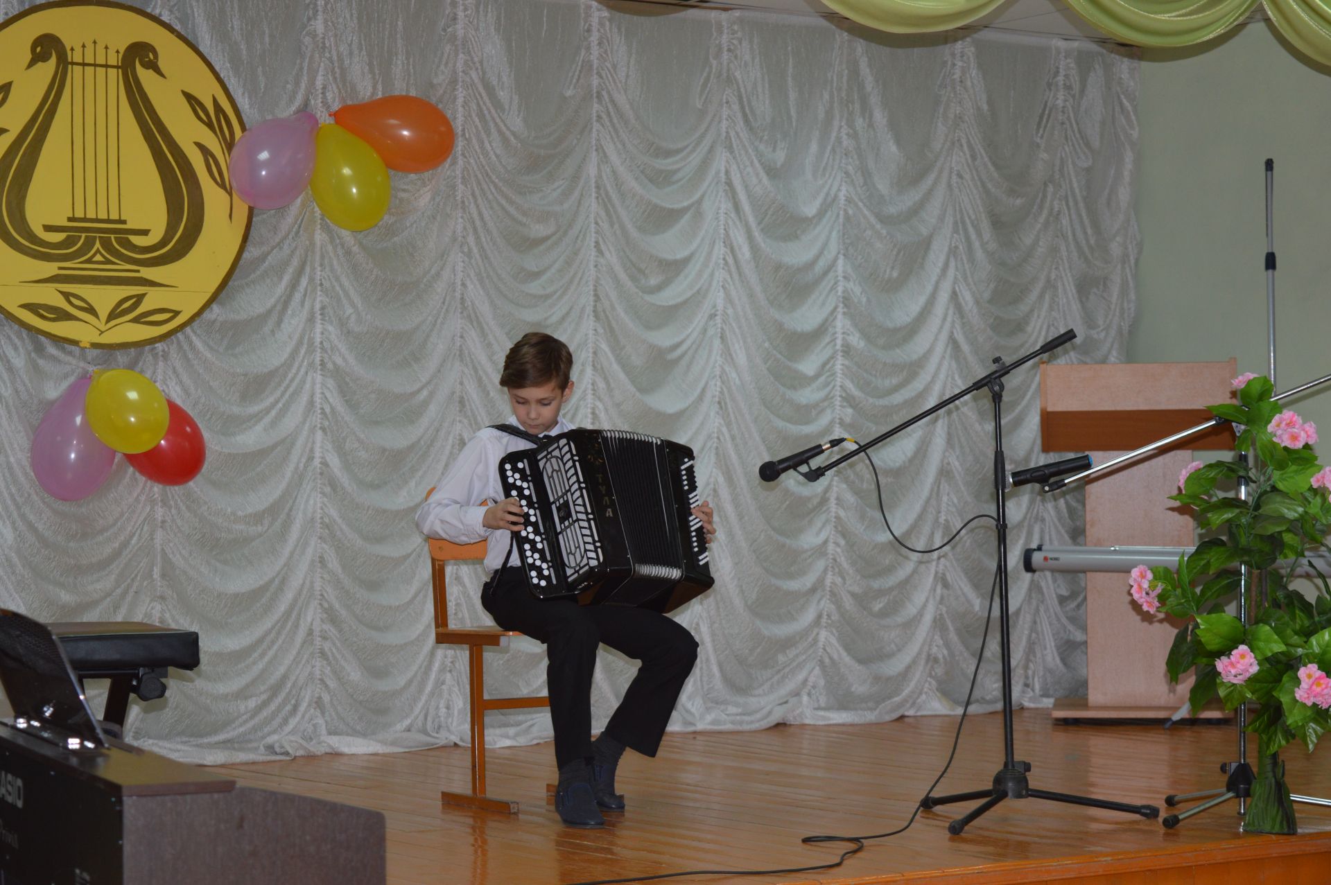 Юные пианисты, гитаристы, баянисты и вокалисты Камского Устья встретились на музыкальном вернисаже
