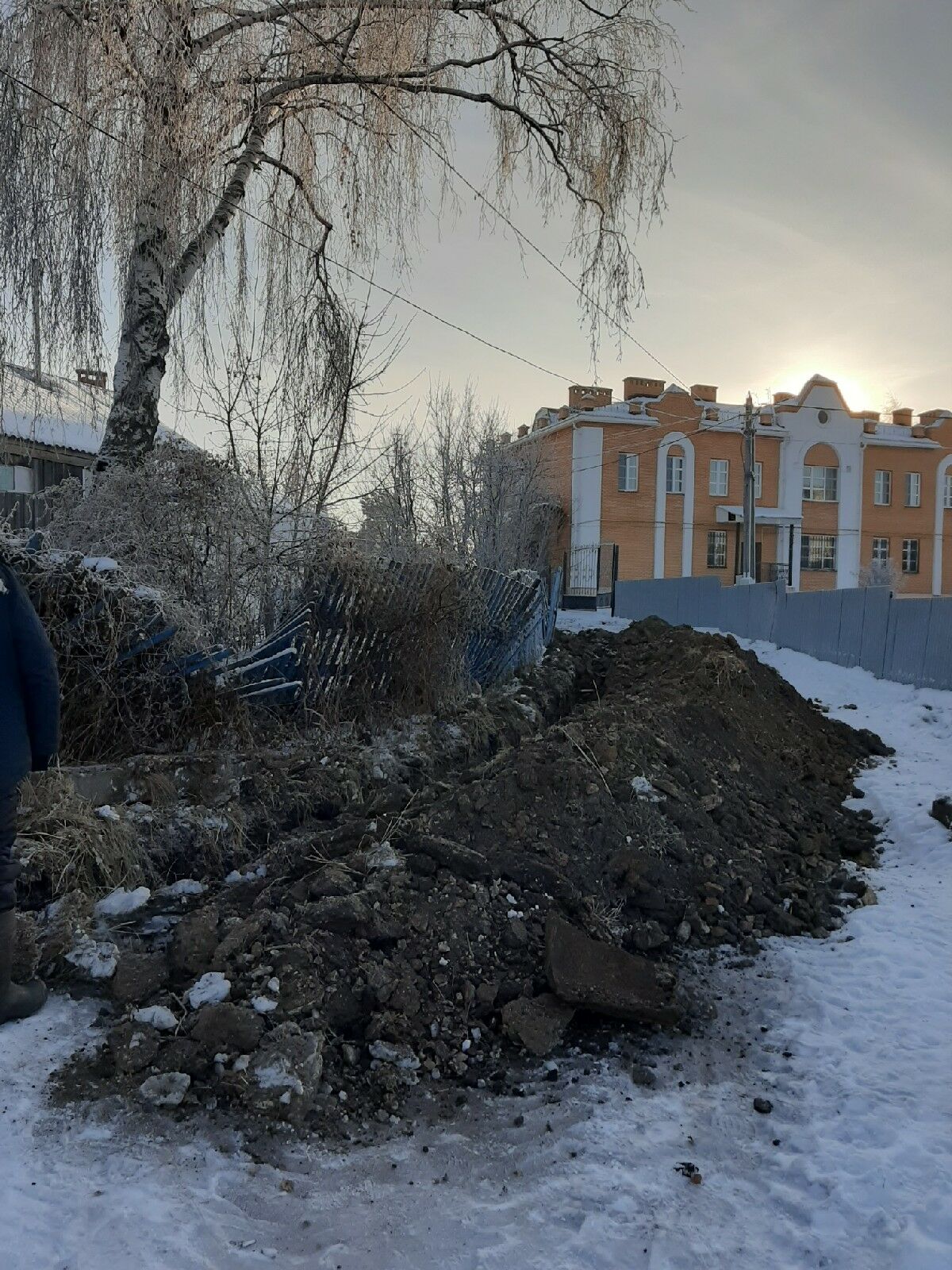 В Камском Устье ведется прокладка электрического кабеля