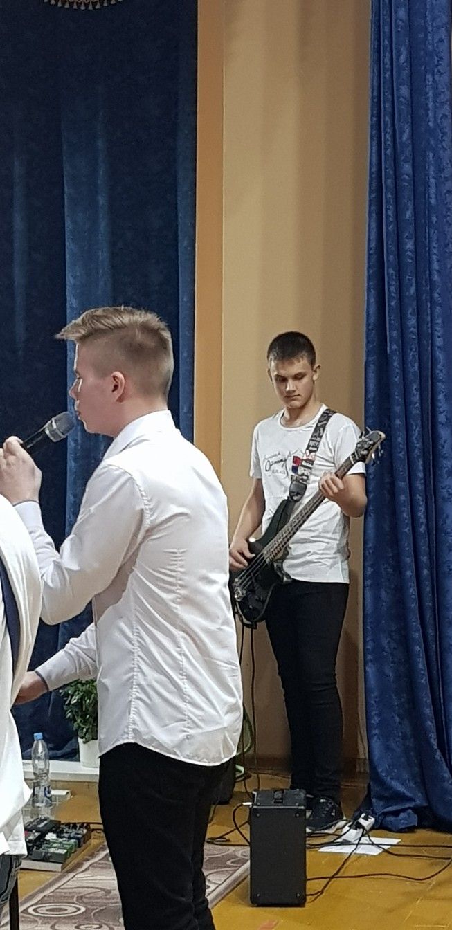 К 8 марта в ДК Столярова представительницам прекрасного пола подарили рок-концерт