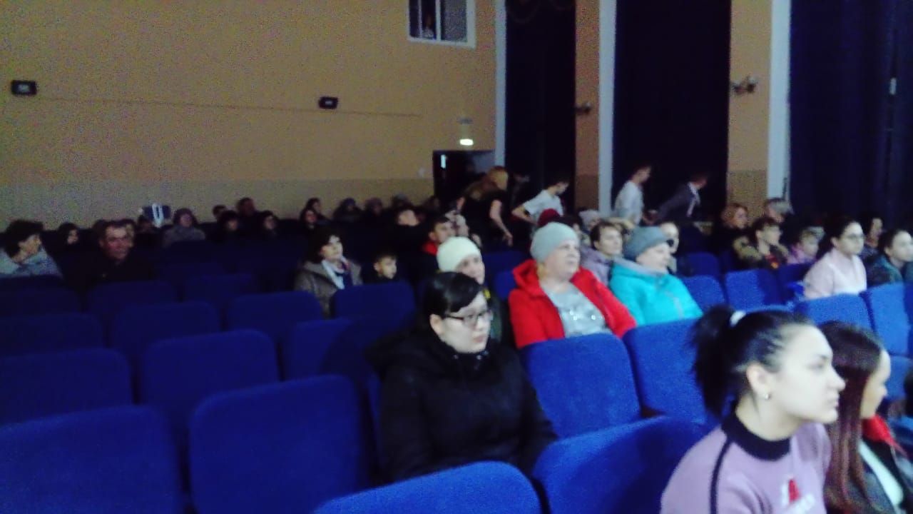 К 8 марта в ДК Столярова представительницам прекрасного пола подарили рок-концерт