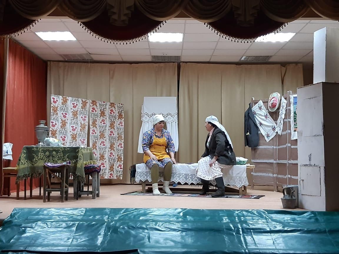 Спектакль Большекармалинского СДК о трудной женской доле в годы войны