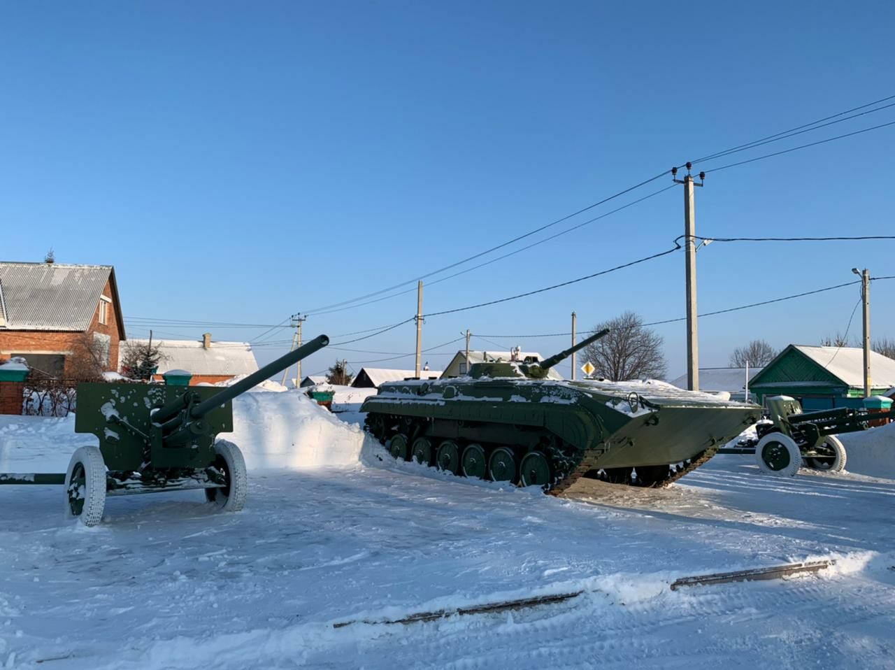 Школьники очистили  парк Победы от снега