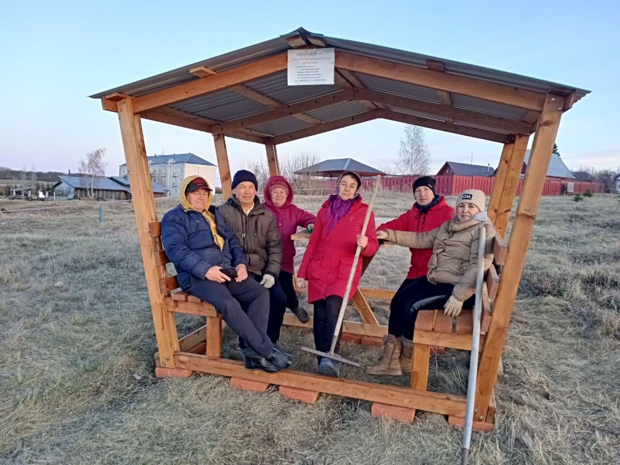 Жители Южной околицы благоустраивают парк