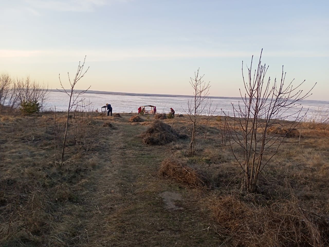 Жители Южной околицы благоустраивают парк