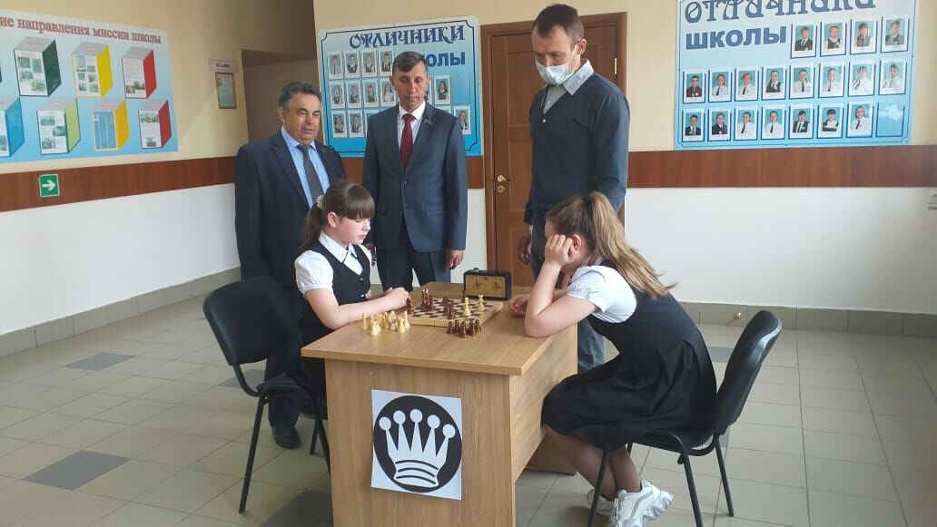 В Затонской школе открыли шахматную зону