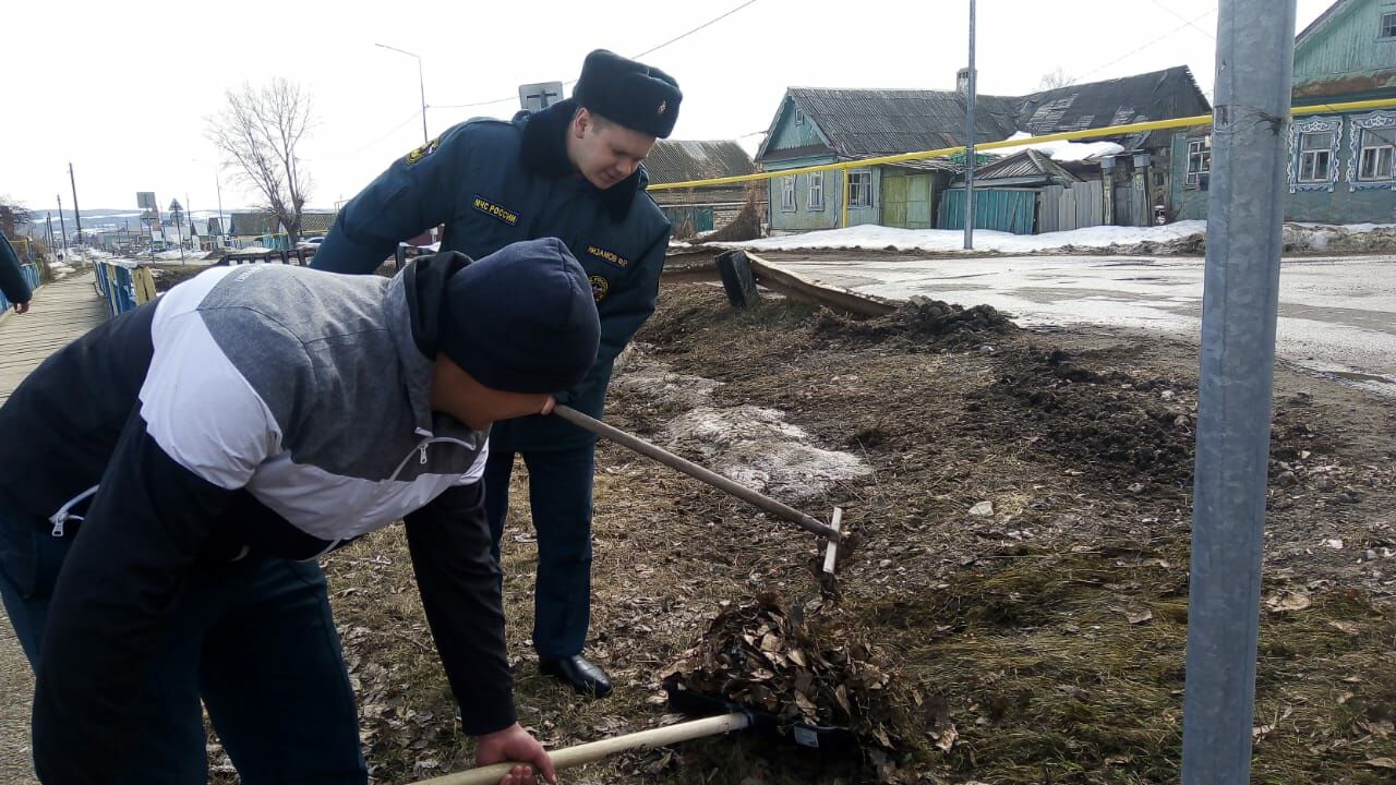 Субботники в Камском Устье уже начались