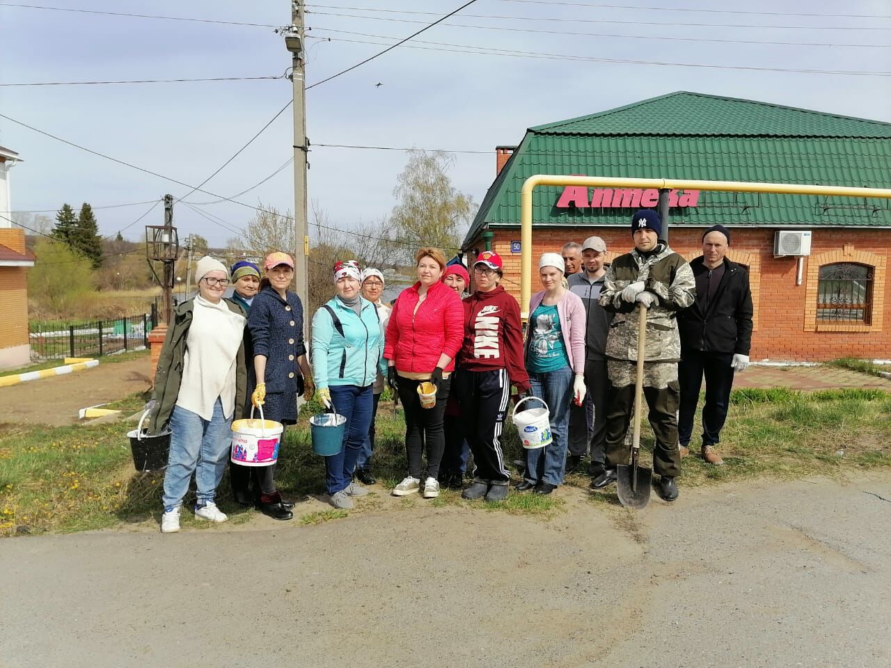 Коллектив Татарской школы вышел на субботник