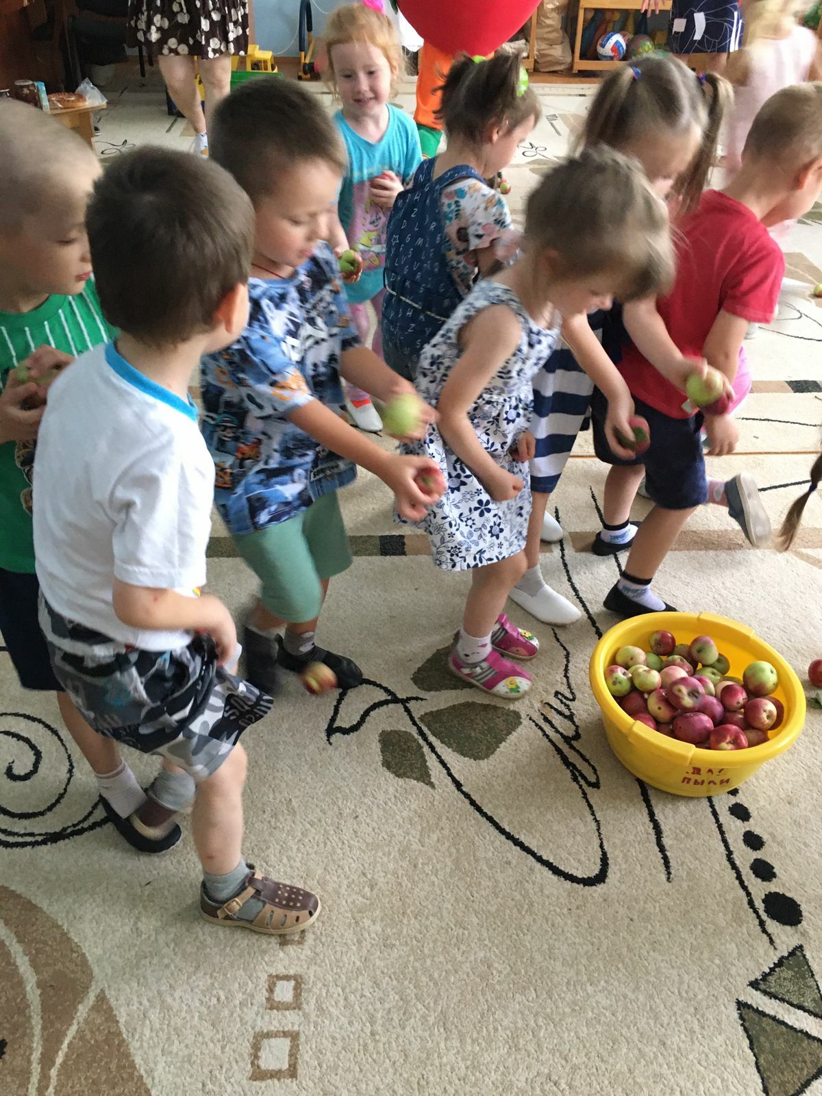 В детском саду "Радуга" отметили Яблочный спас