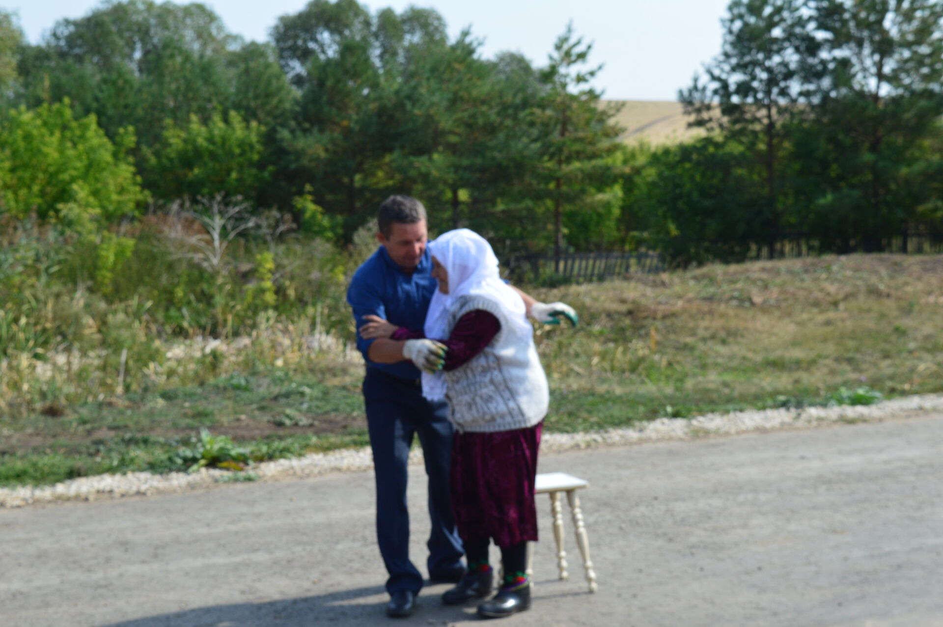 По-семейному тепло прошёл День памяти Туфана Миннуллина в его родной деревне Большое Мереткозино