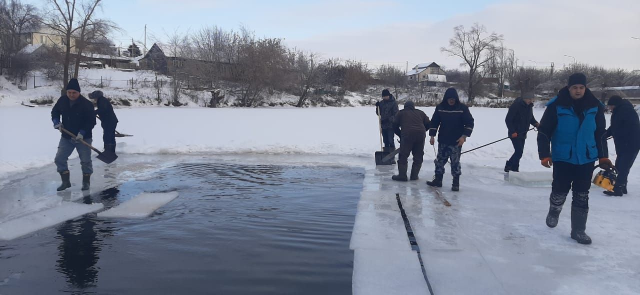 Около главной елки скоро появится ледяной городок