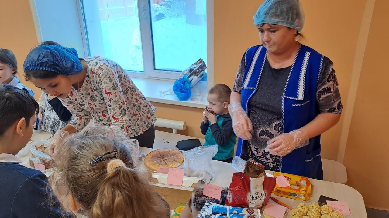 В Татарской школе прошла Благотворительная ярмарка