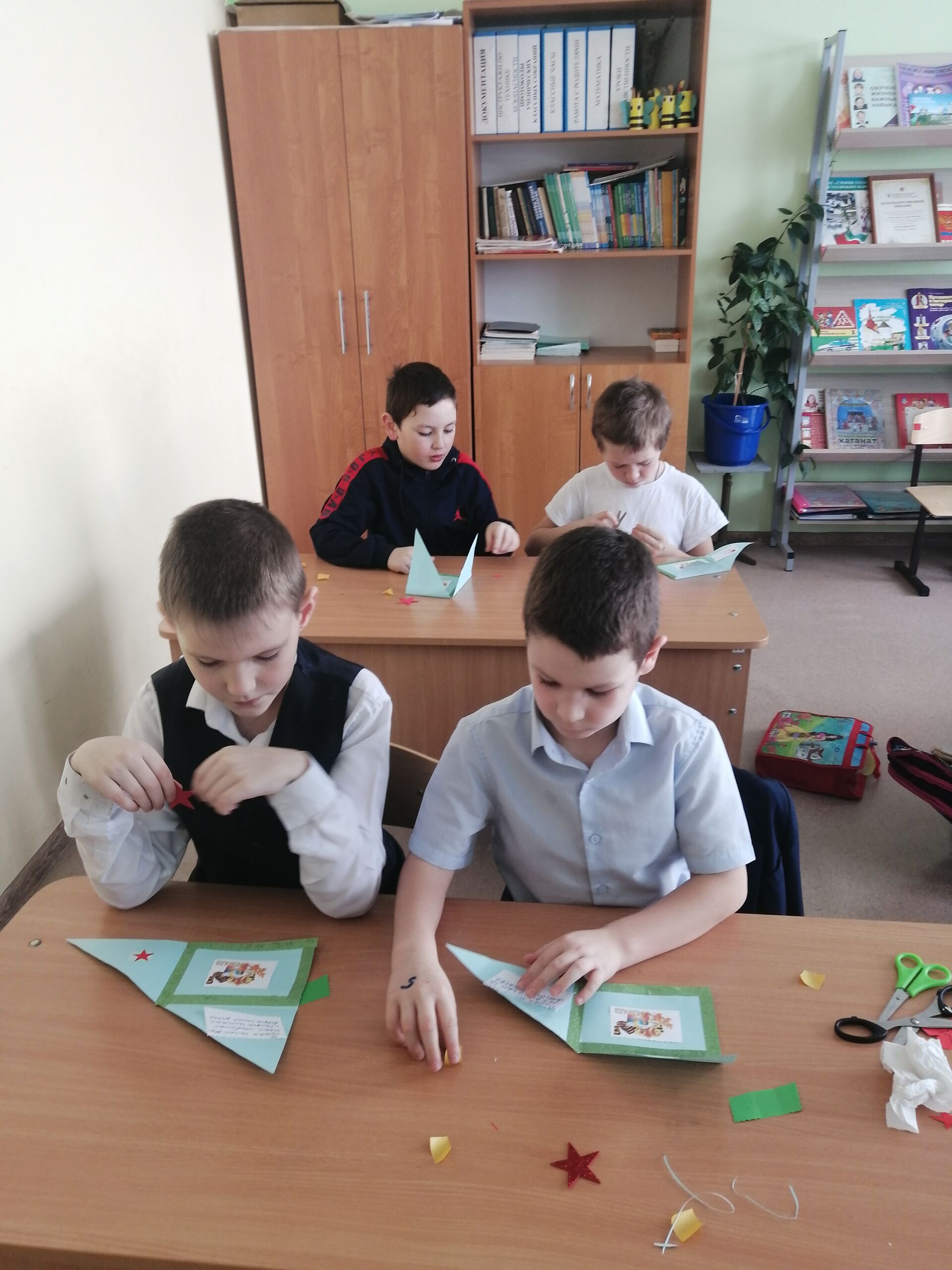 Мастер – класс  «Открытка для папы» прошел для учащихся Рудницкой школы