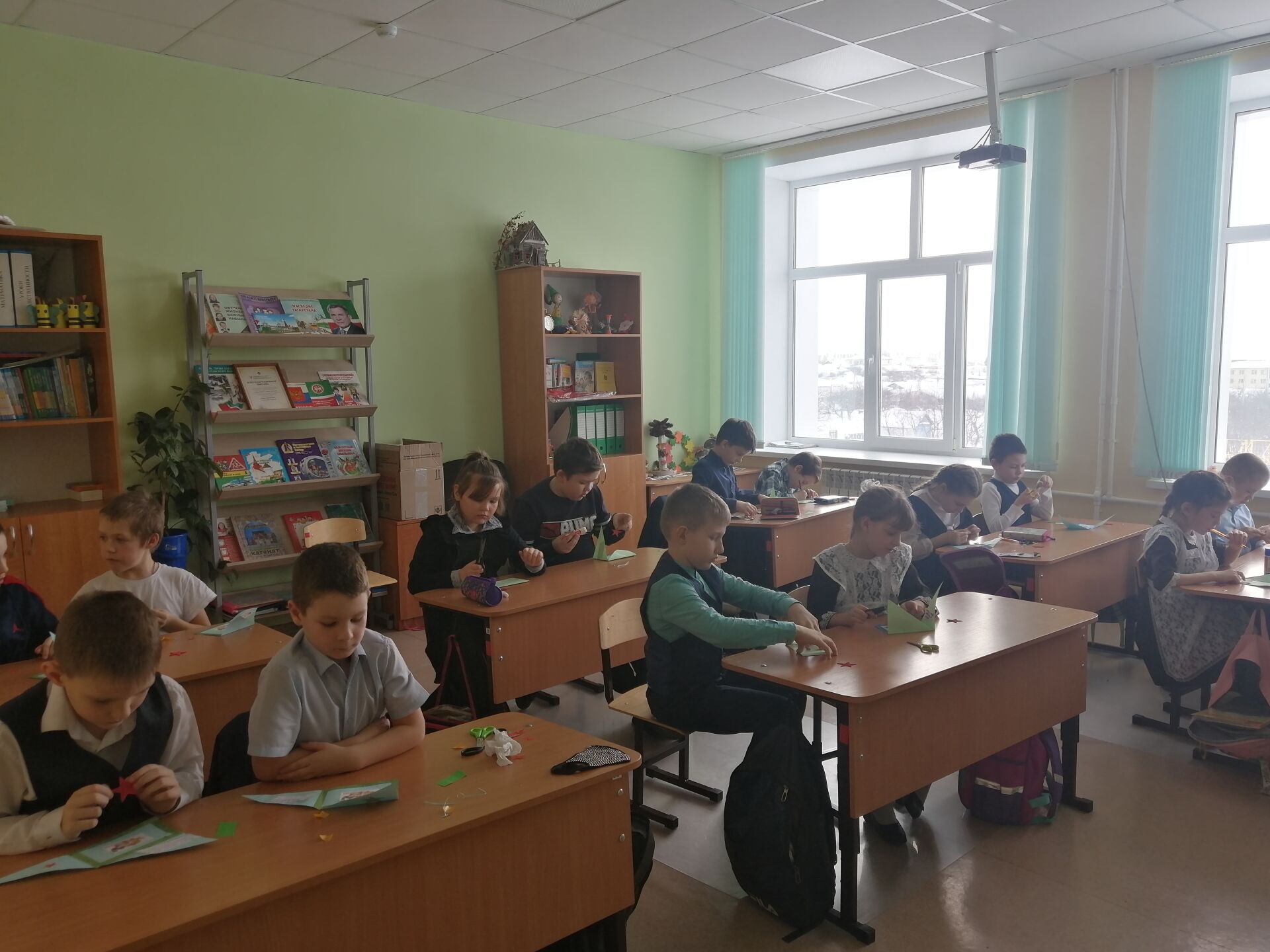 Мастер – класс  «Открытка для папы» прошел для учащихся Рудницкой школы