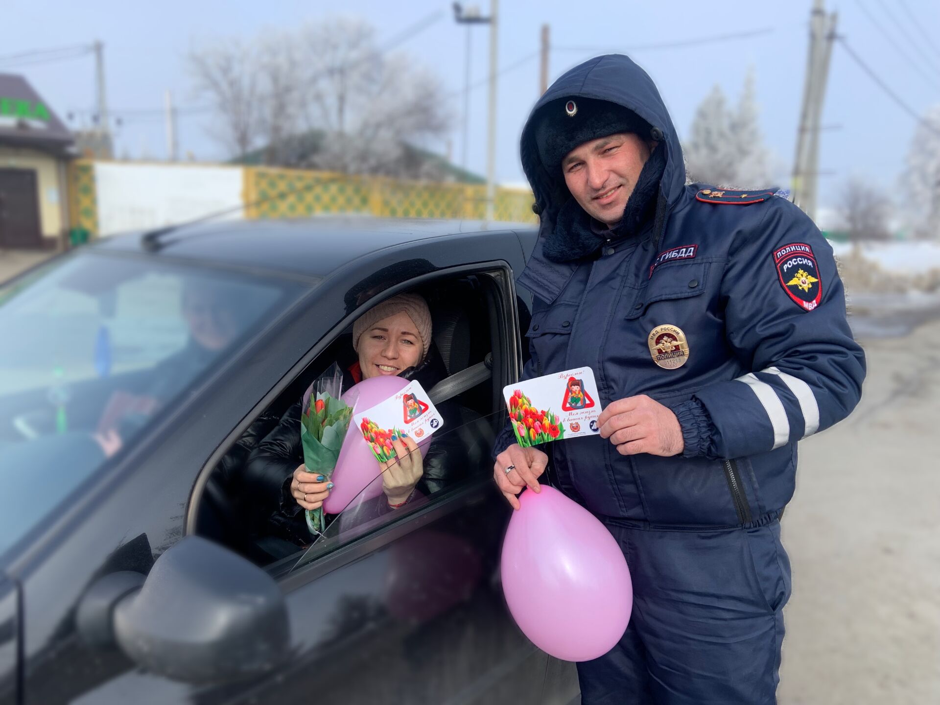 В Камском Устье прошла акция «Цветы для автоледи»