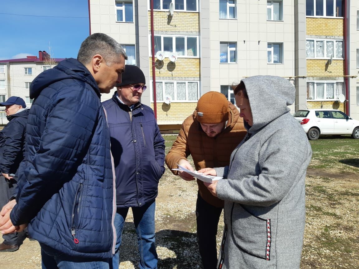 Три двора в Куйбышевском Затоне обсудили сегодня с проектантами