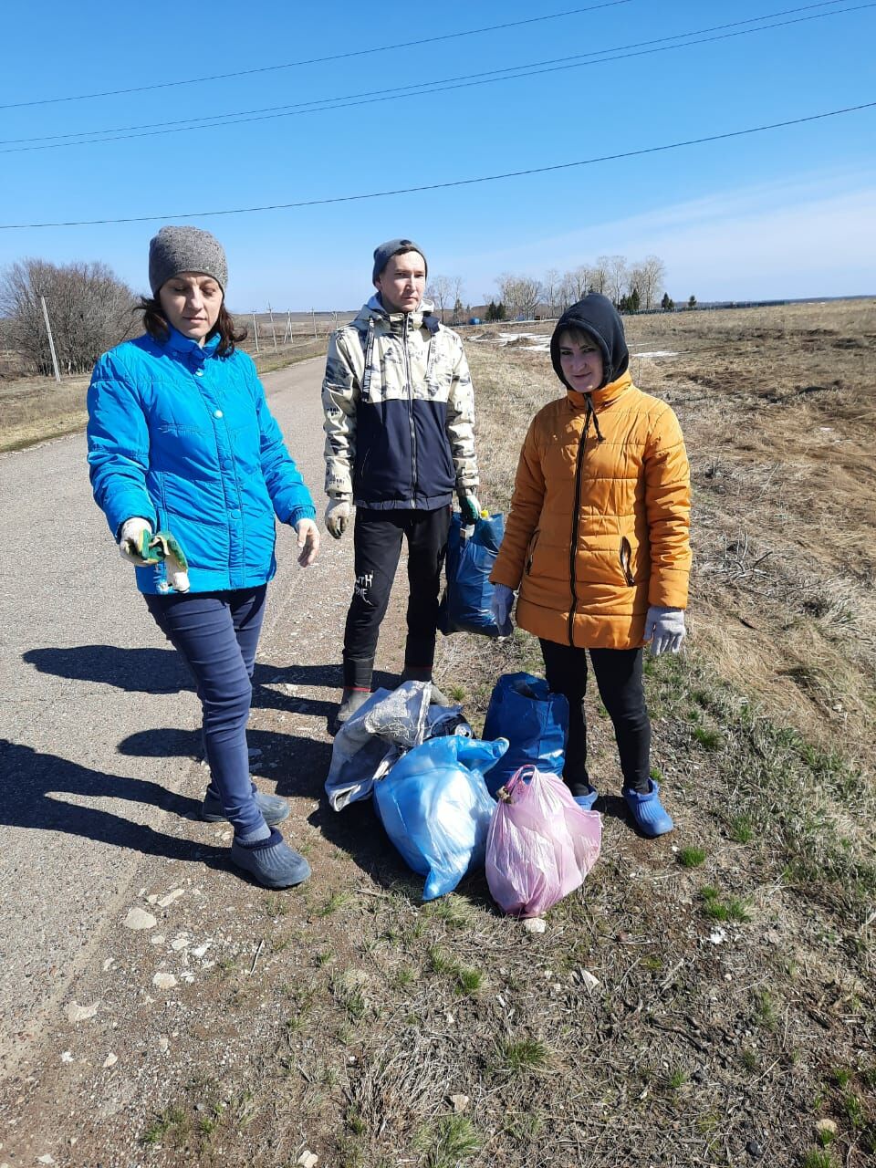 Два дня камскоустьинцы прибирались в поселке