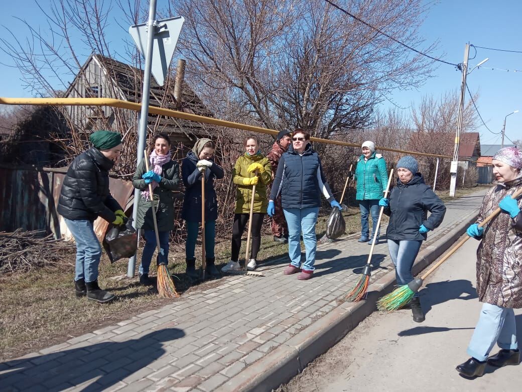 Два дня камскоустьинцы прибирались в поселке